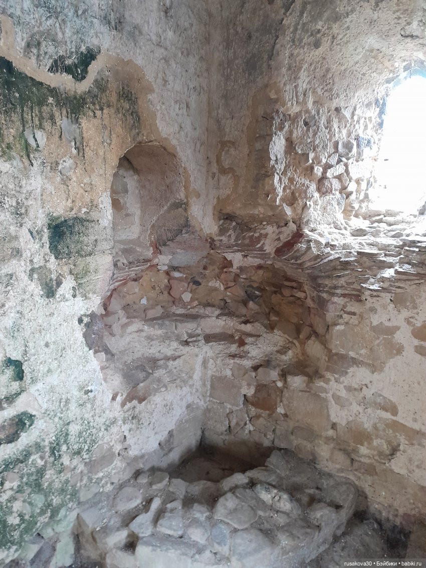 Продолжаем осматривать руины замка Райзинг (фото 7)