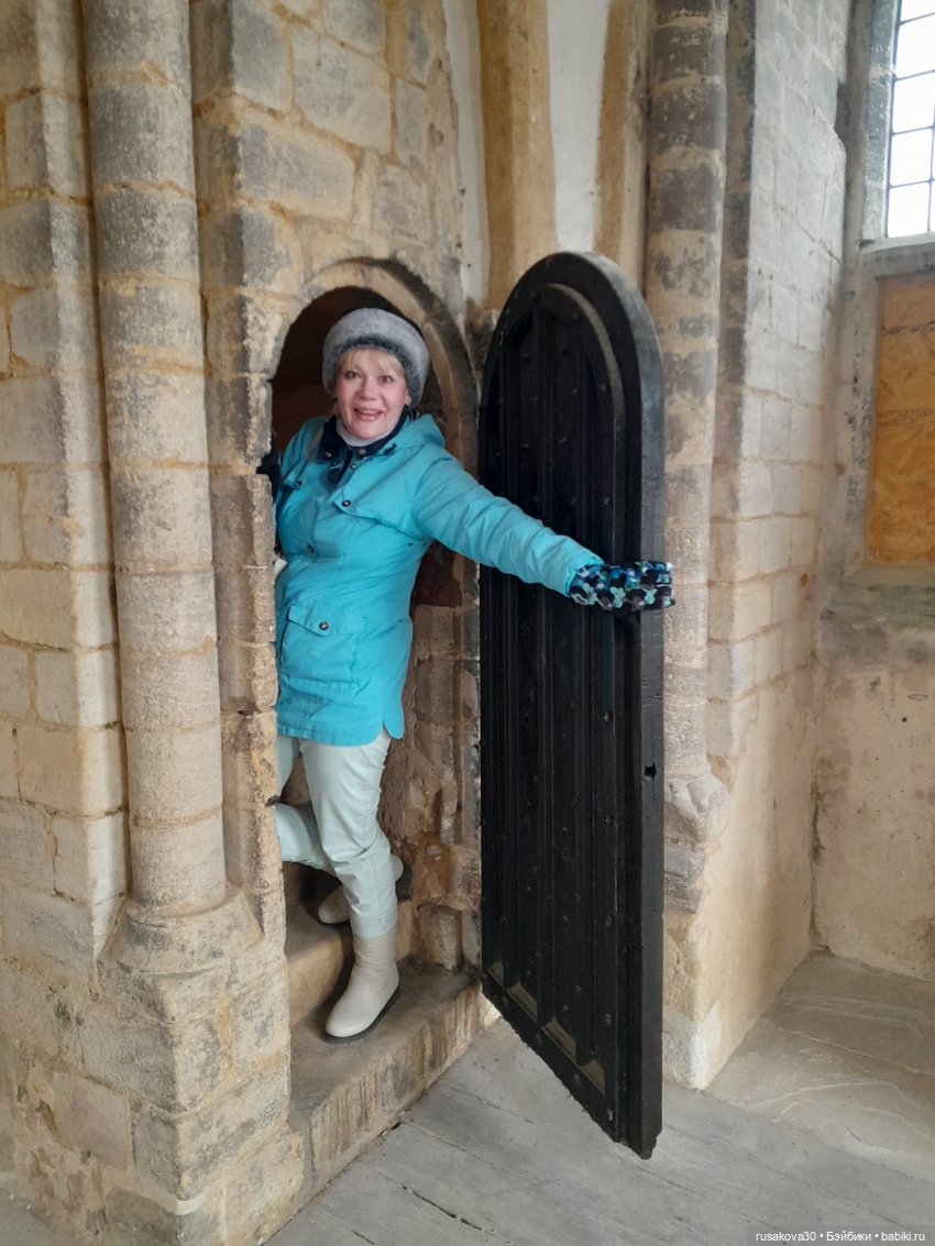 Продолжаем осматривать руины замка Райзинг