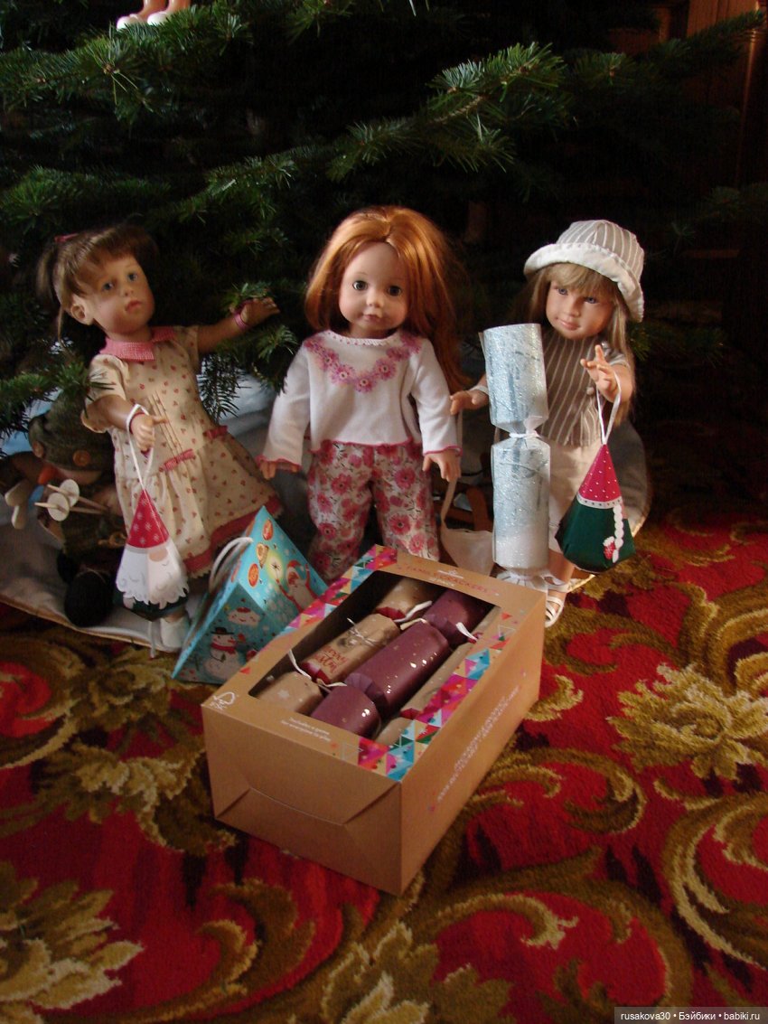 Кукольная елочка — Коллекции игровых кукол (Playline): фото полок (фото 7)