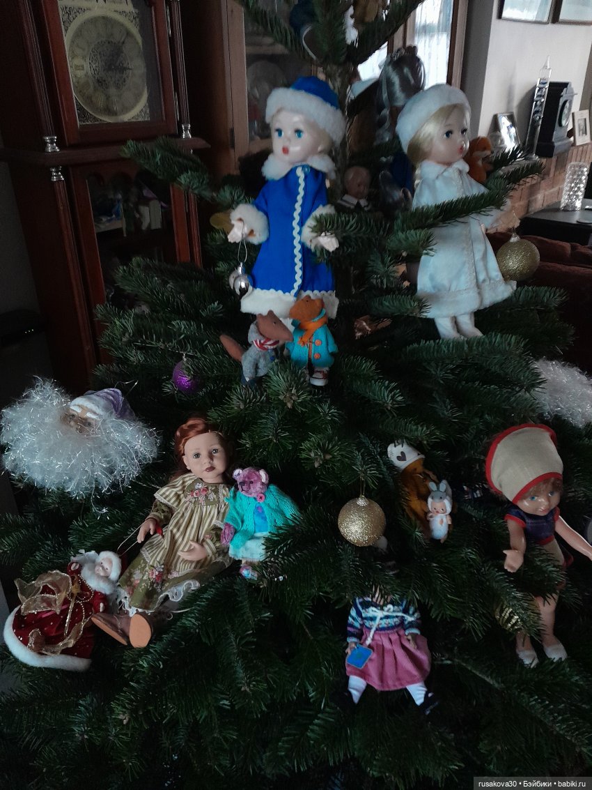 Кукольная елочка — Коллекции игровых кукол (Playline): фото полок
