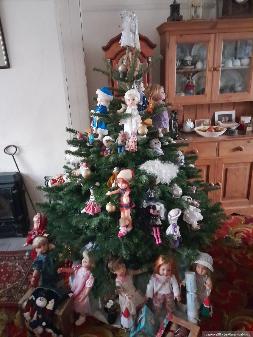 Кукольная елочка — Коллекции игровых кукол (Playline): фото полок
