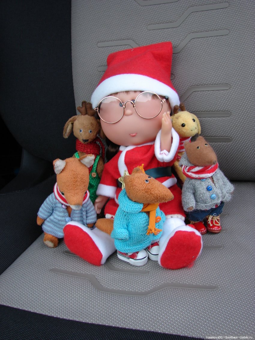 Санта и бабайки на рождественском ланче