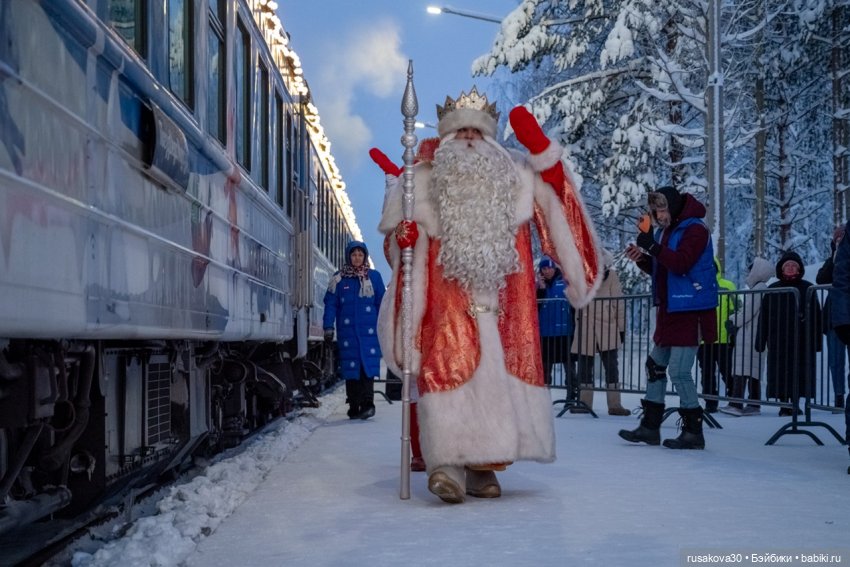Поезд Деда Мороза — Новый год и Рождество: праздничные фото кукол (фото 8)