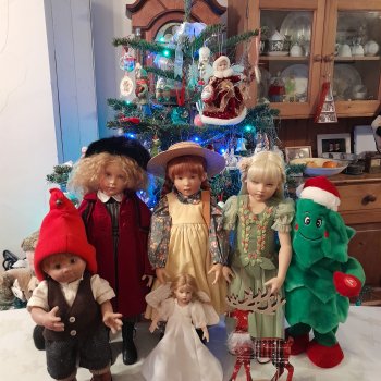 Пока не убрали елочку