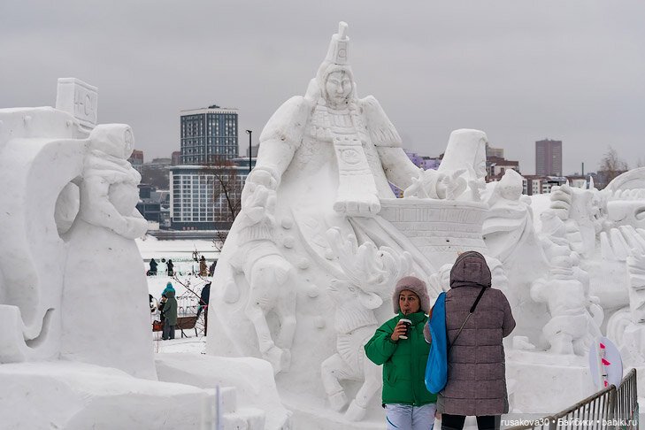 Новосибирск ,парк Арена, фестиваль снежных баб
