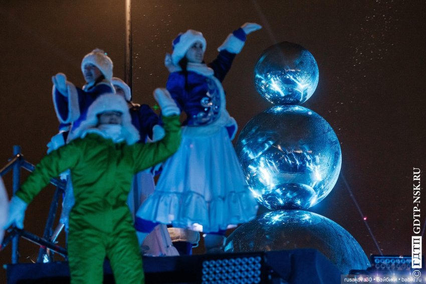Новосибирск ,парк Арена, фестиваль снежных баб