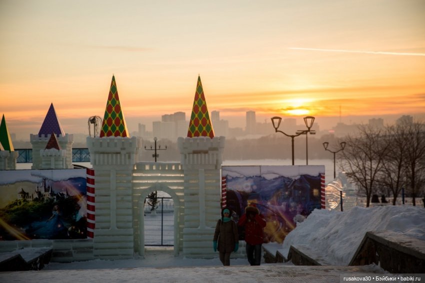 Новосибирск ,парк Арена, фестиваль снежных баб