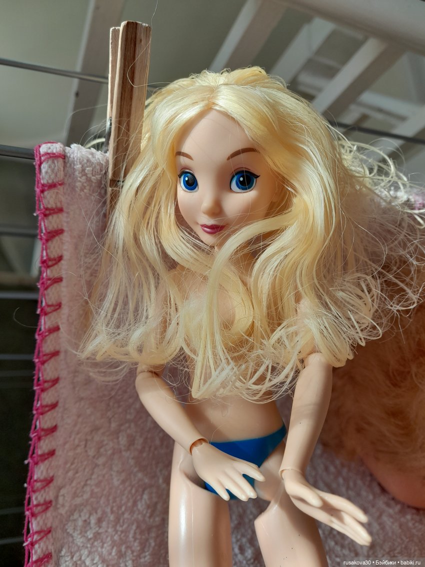 Алиса и цветы — Куклы Disney Animators и Принцессы Диснея: Disney Store