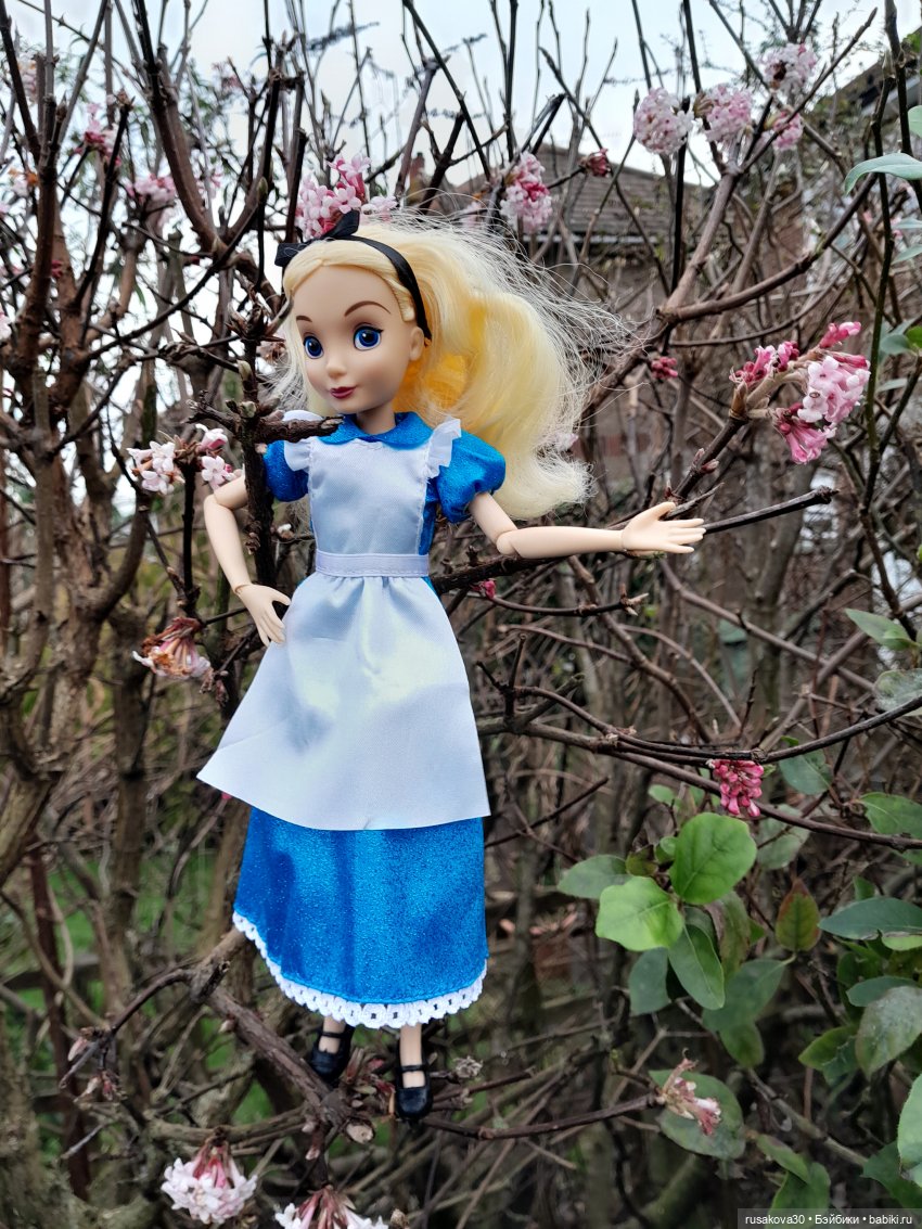 Алиса и цветы — Куклы Disney Animators и Принцессы Диснея: Disney Store