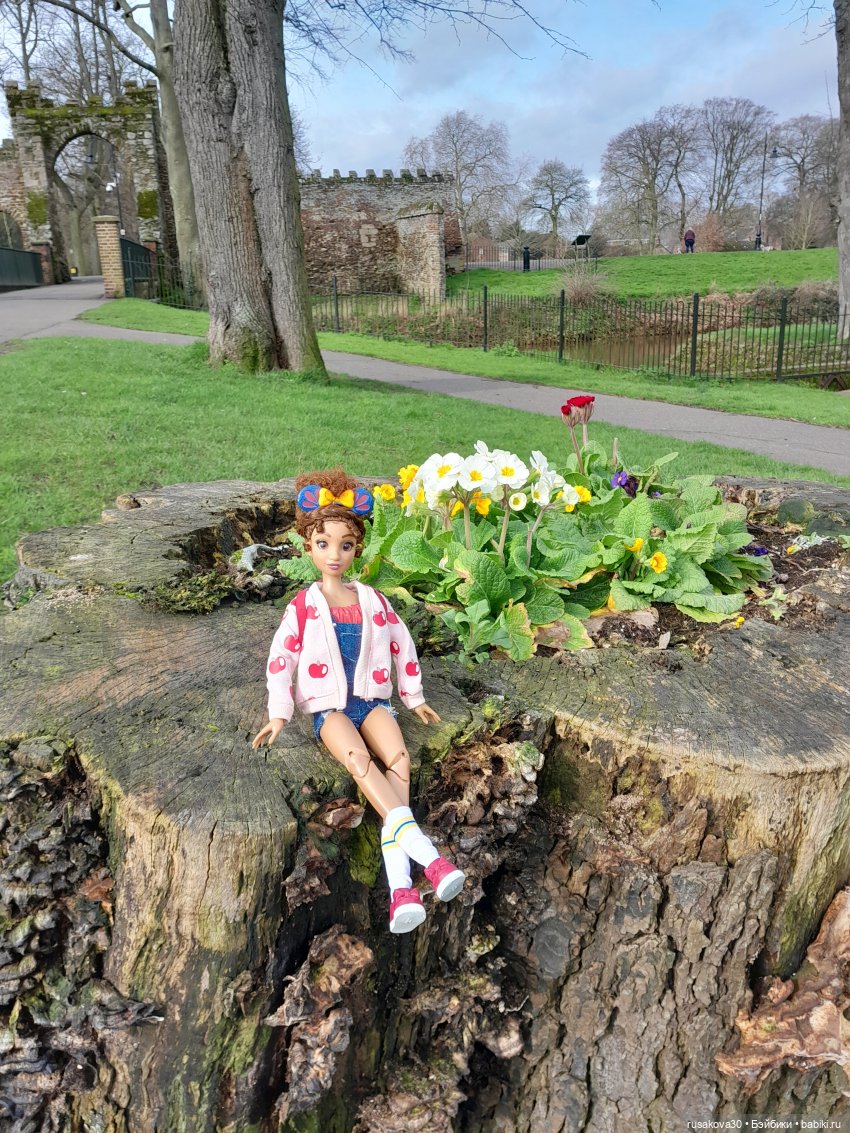 Первая прогулка Снежки — Куклы Disney Animators и Принцессы Диснея: Disney Store