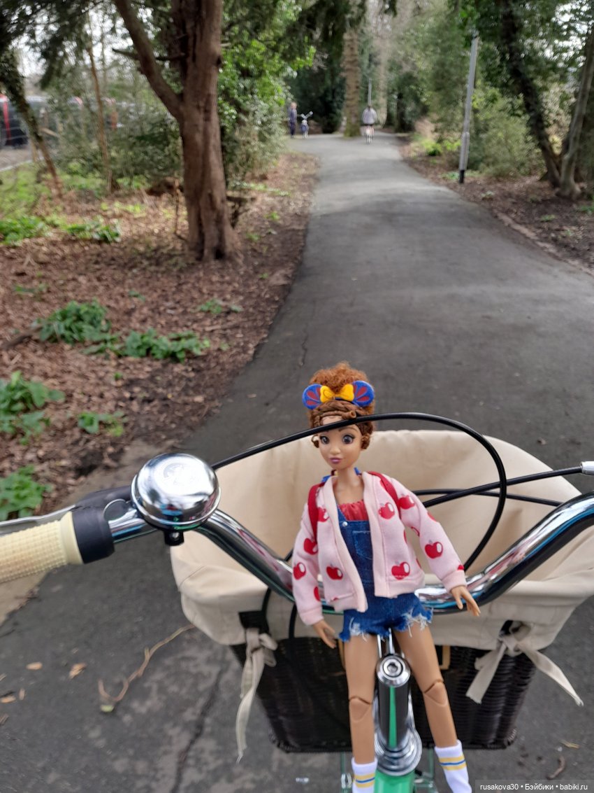 Первая прогулка Снежки — Куклы Disney Animators и Принцессы Диснея: Disney Store