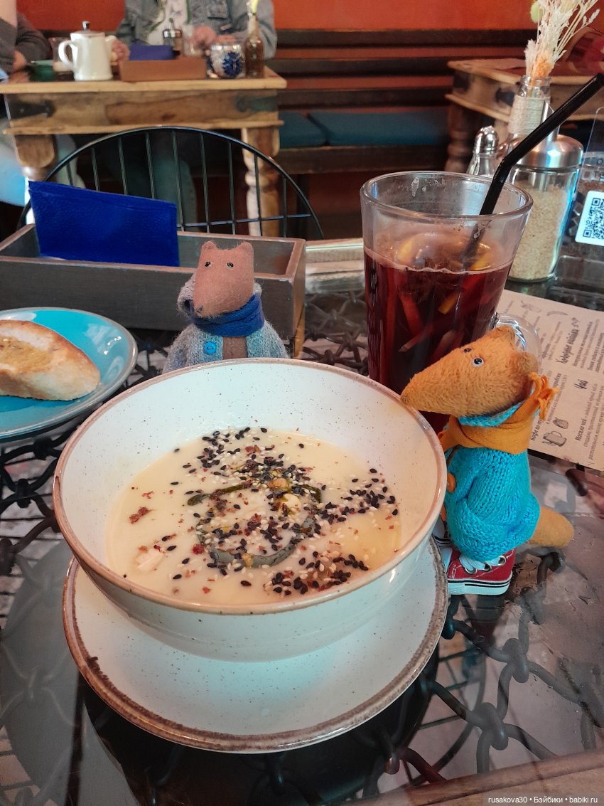 Людвик,Нильс и Машка в кафе "Кардамон"