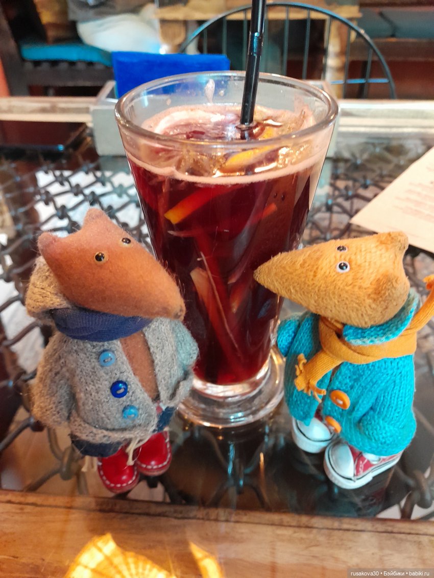 Людвик,Нильс и Машка в кафе "Кардамон"