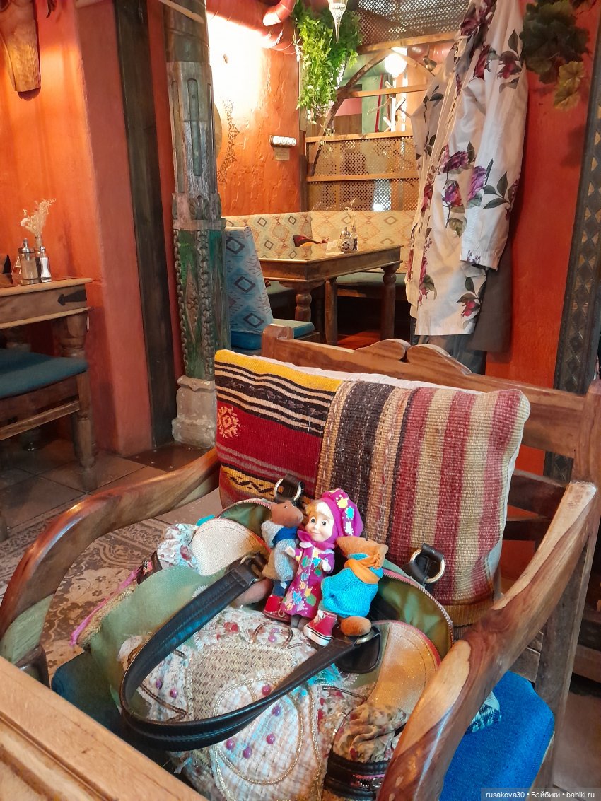 Людвик,Нильс и Машка в кафе "Кардамон"