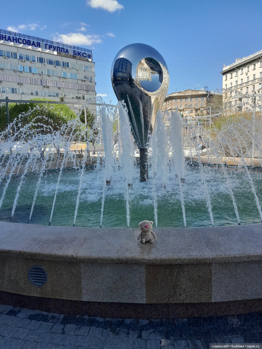 А лето цвета неба, огромное и синее