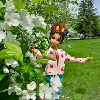 А лето цвета неба, огромное и синее