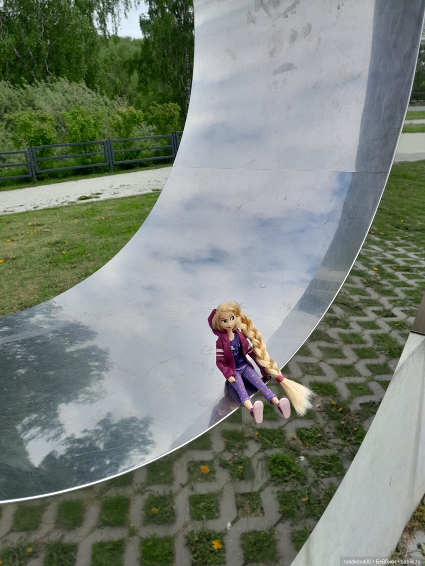 А лето цвета неба, огромное и синее