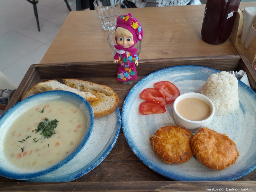 А лето цвета неба, огромное и синее