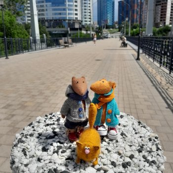 Трое вышли из дома