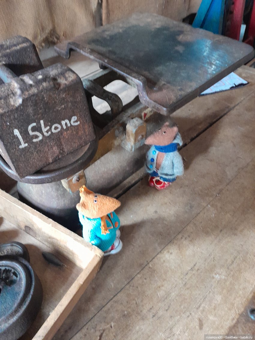 Баська и лисята на мельнице-музее Грейт-Бирчем