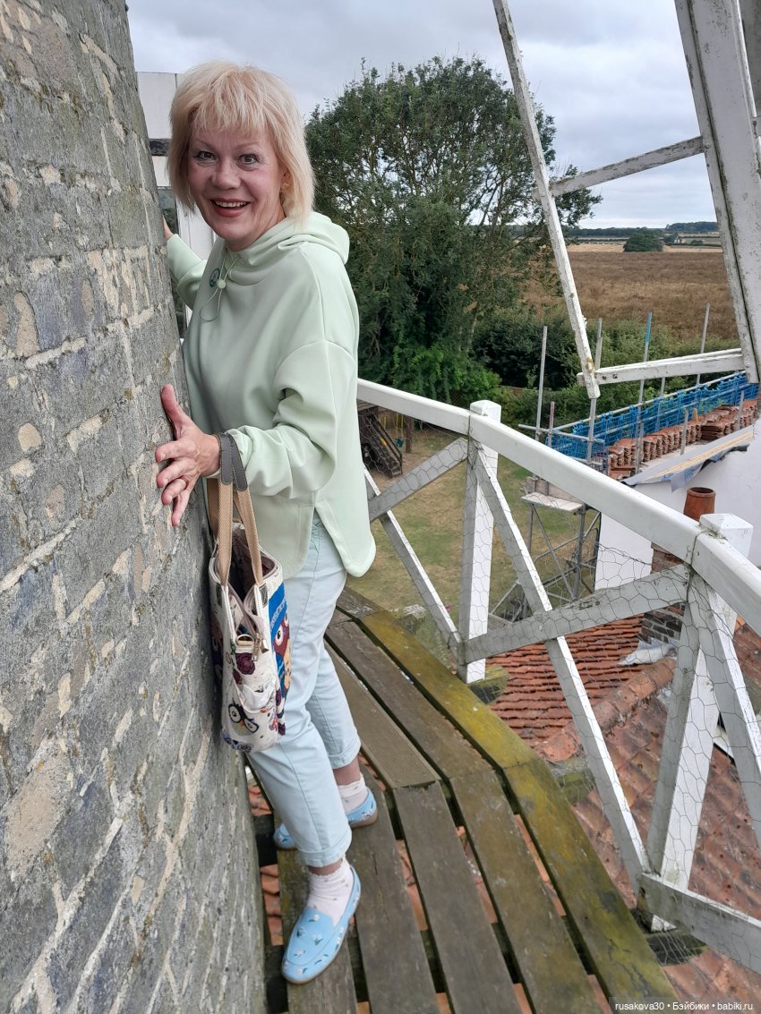 Баська и лисята на мельнице-музее Грейт-Бирчем (фото 6)