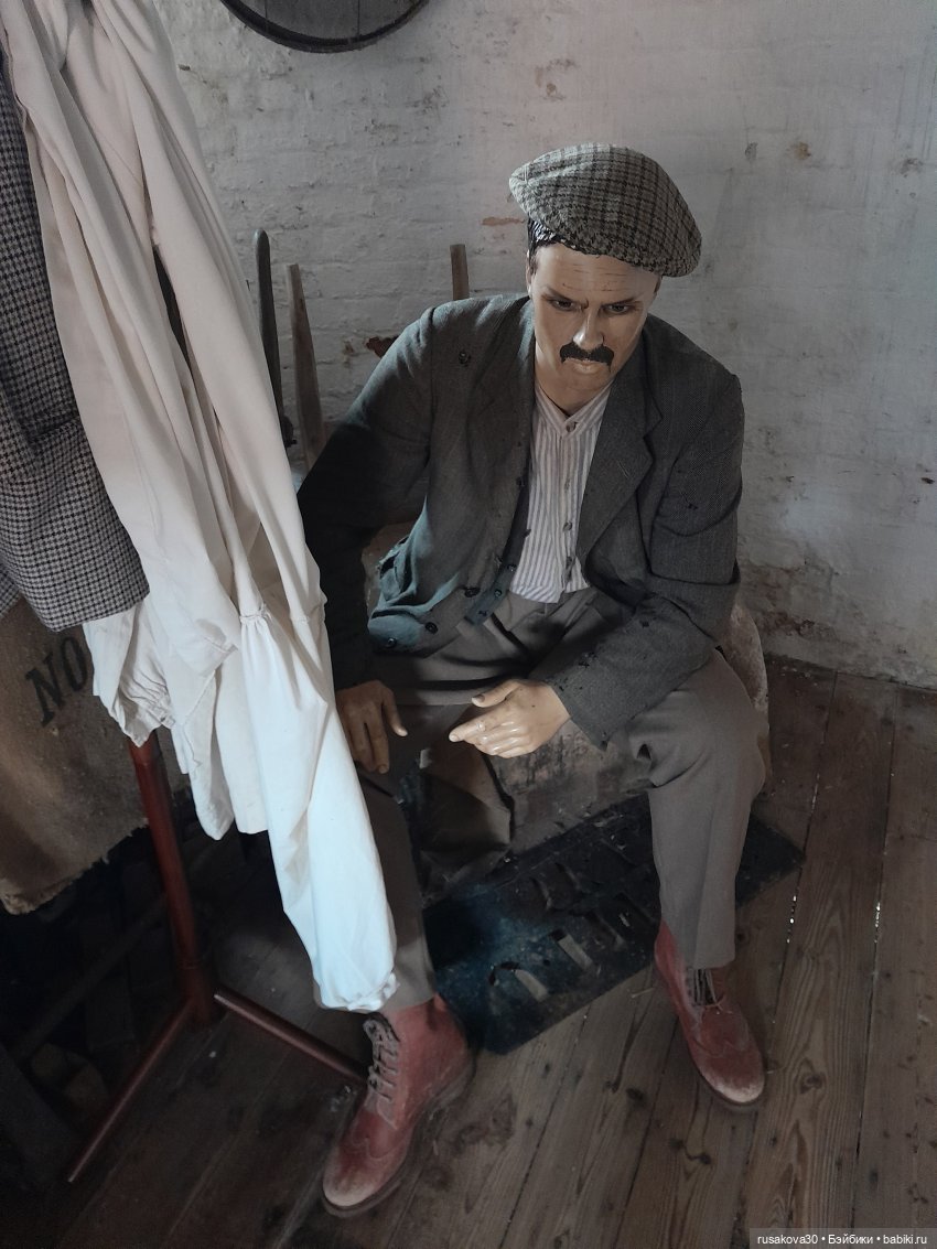 Баська и лисята на мельнице-музее Грейт-Бирчем