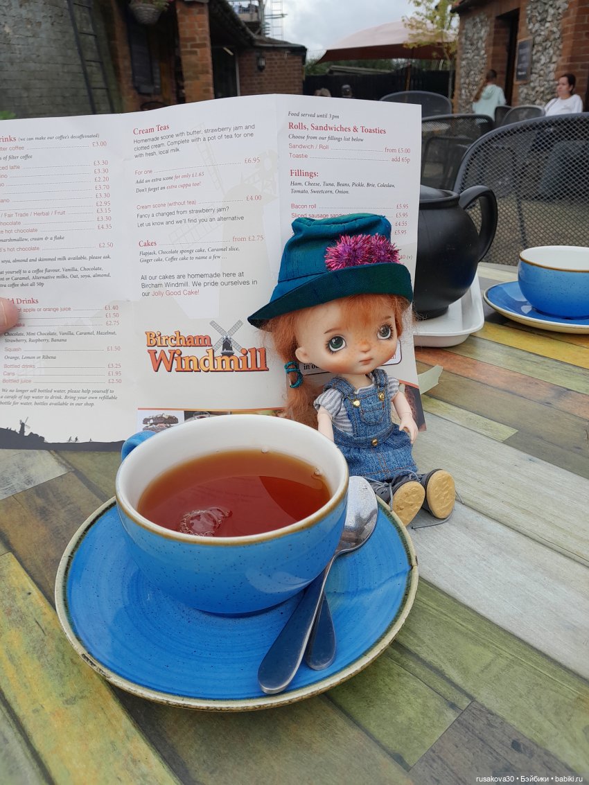 Баська и лисята на мельнице-музее Грейт-Бирчем