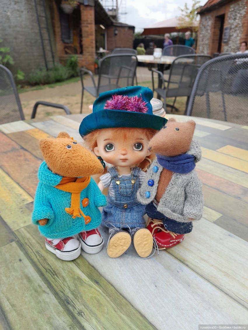 Баська и лисята на мельнице-музее Грейт-Бирчем