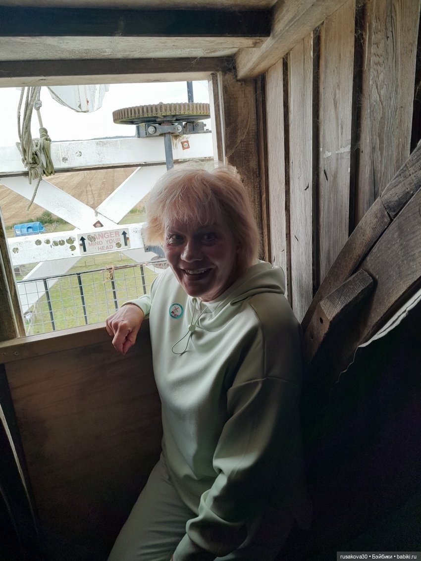 Баська и лисята на мельнице-музее Грейт-Бирчем