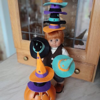 Бруммель и его уже второй Хэллоуин .