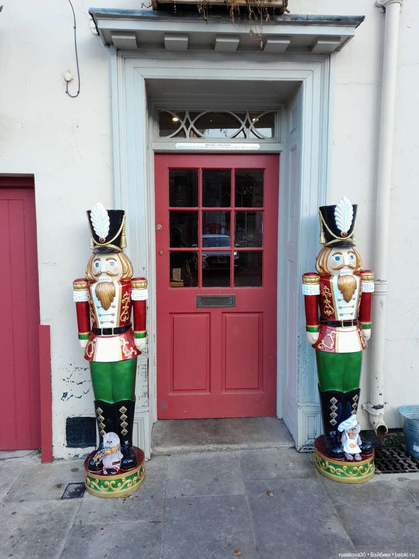 Какая рождественская витрина лучше (фото 2)