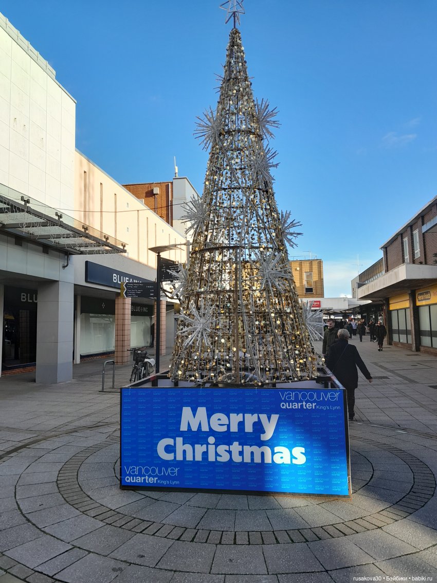 Какая рождественская витрина лучше