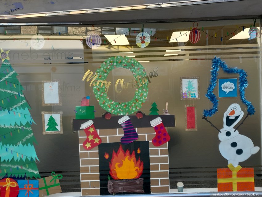 Какая рождественская витрина лучше