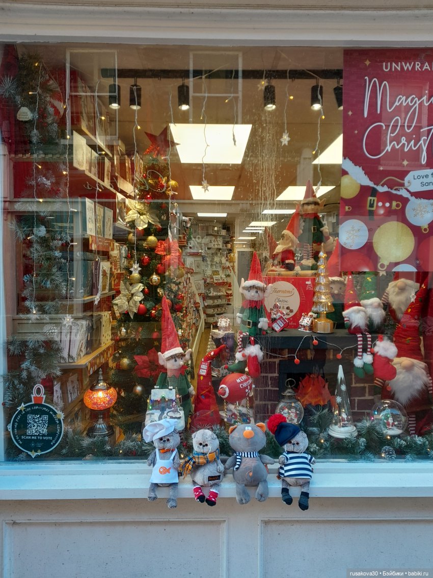 Какая рождественская витрина лучше