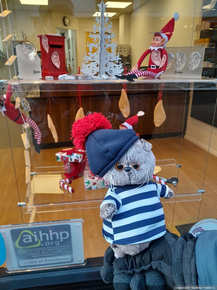 Какая рождественская витрина лучше