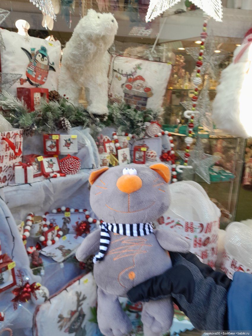 Какая рождественская витрина лучше