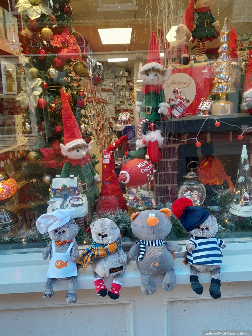 Какая рождественская витрина лучше