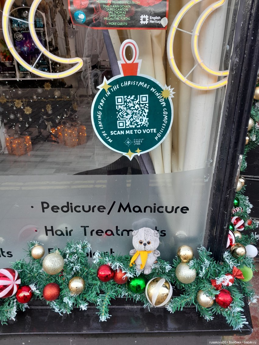 Какая рождественская витрина лучше