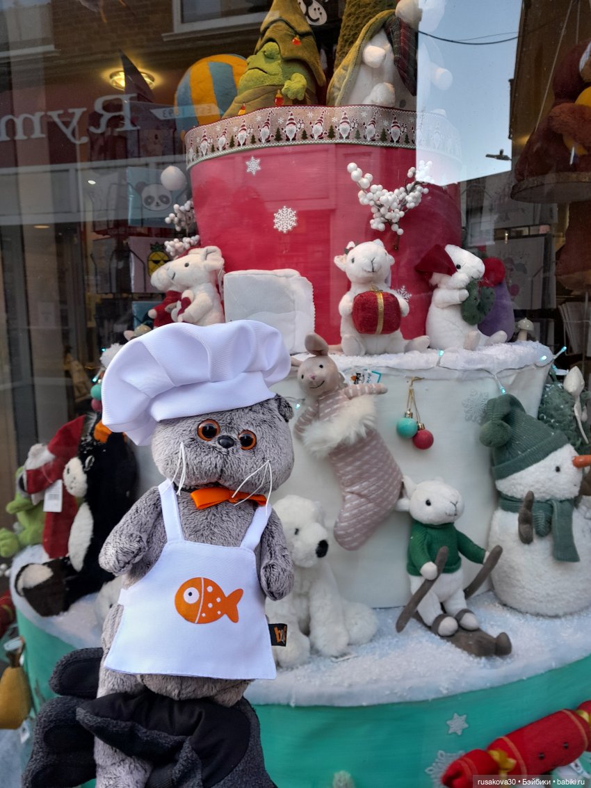 Какая рождественская витрина лучше
