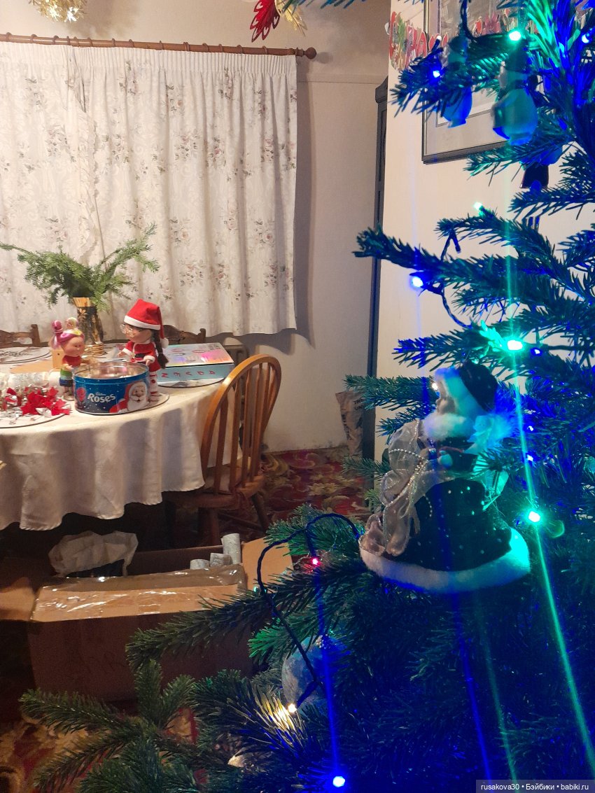 Как Мийки и Мио елочку наряжали