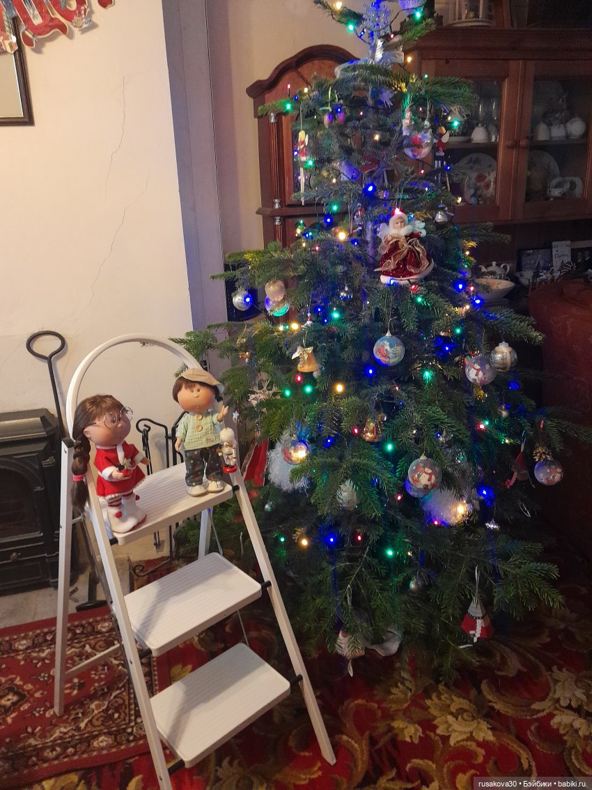Как Мийки и Мио елочку наряжали