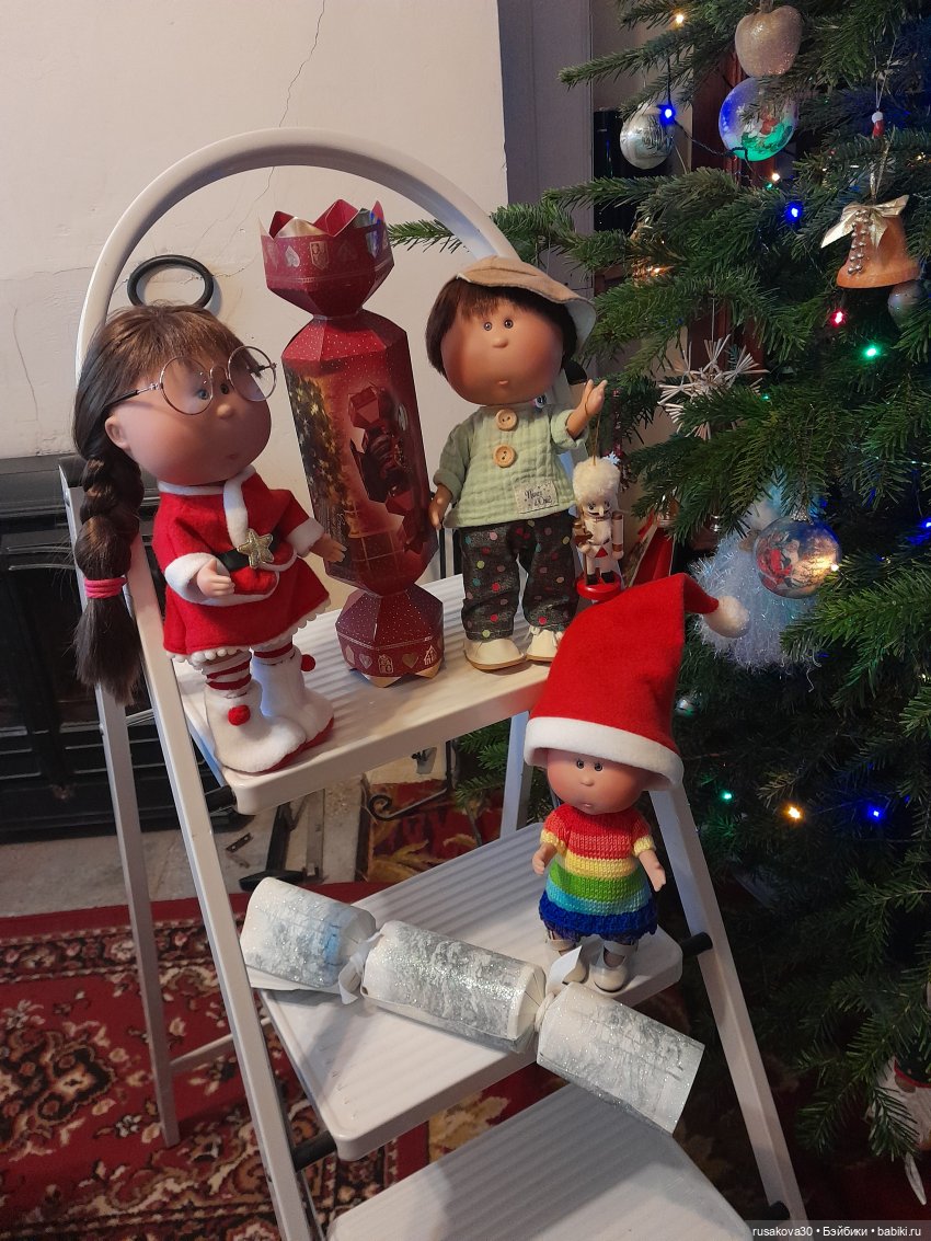 Как Мийки и Мио елочку наряжали