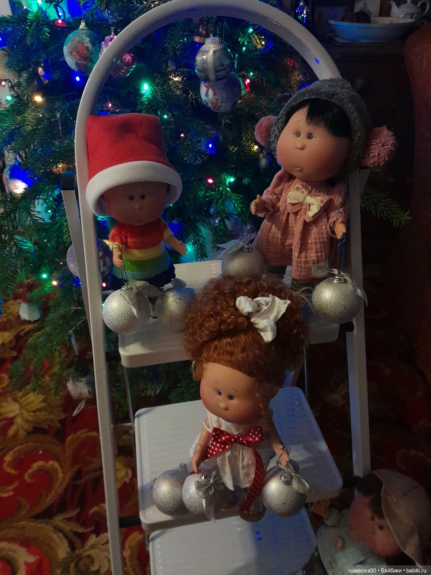 Как Мийки и Мио елочку наряжали