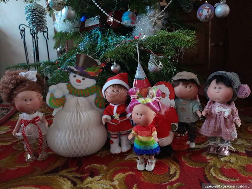 Как Мийки и Мио елочку наряжали