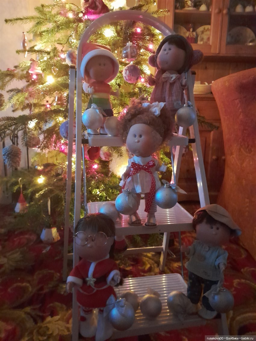 Как Мийки и Мио елочку наряжали