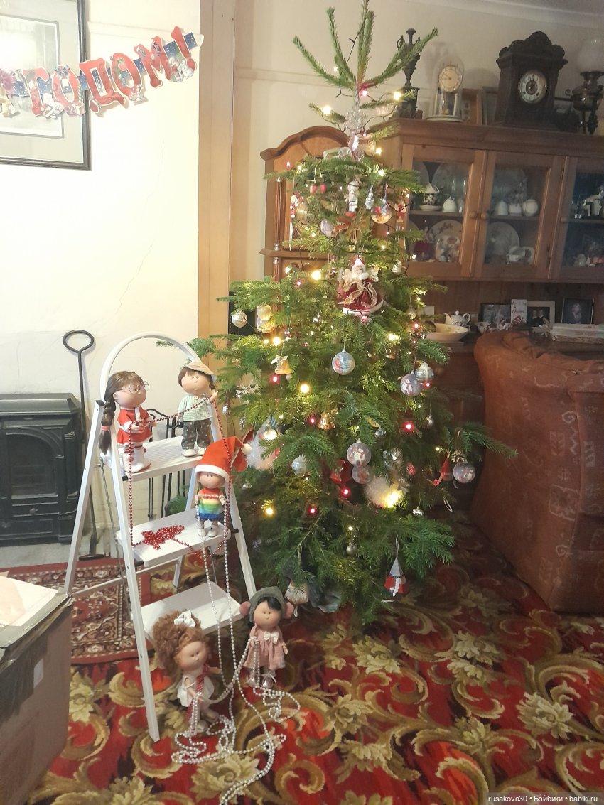 Как Мийки и Мио елочку наряжали