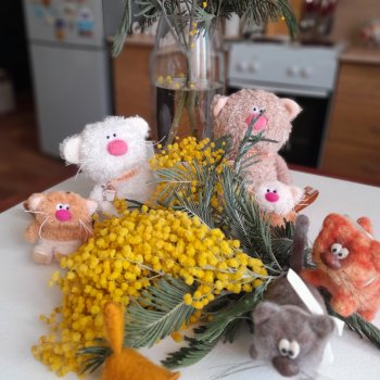 С весенним праздником 8 Марта !