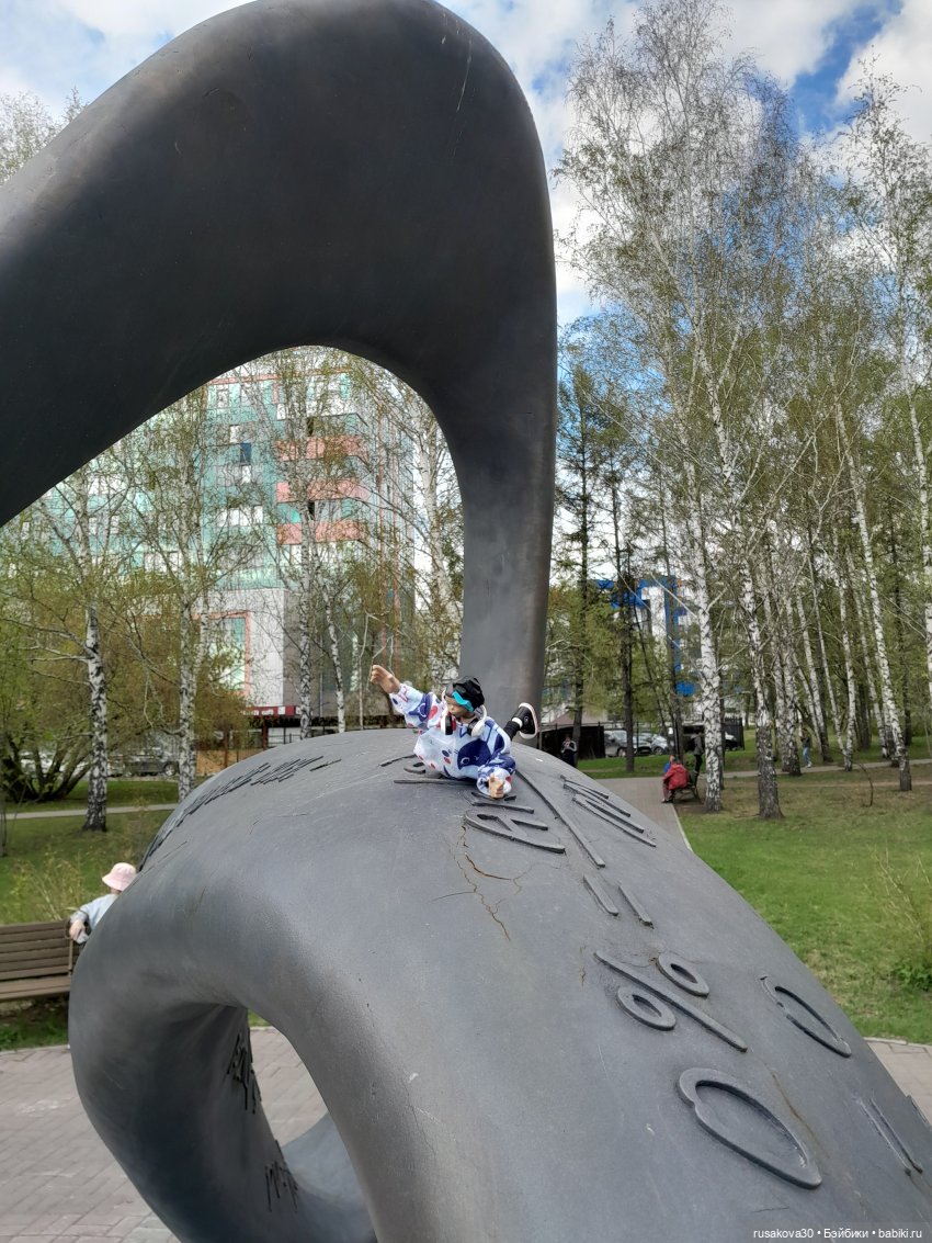 Руби гуляет — Экшн