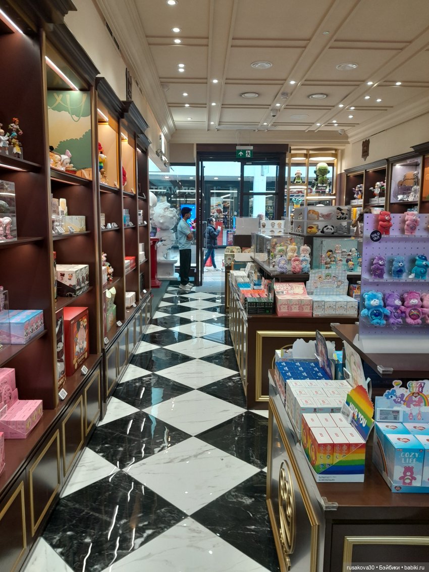 Магазинчк Pop Mart (Поп март) в Кембридже