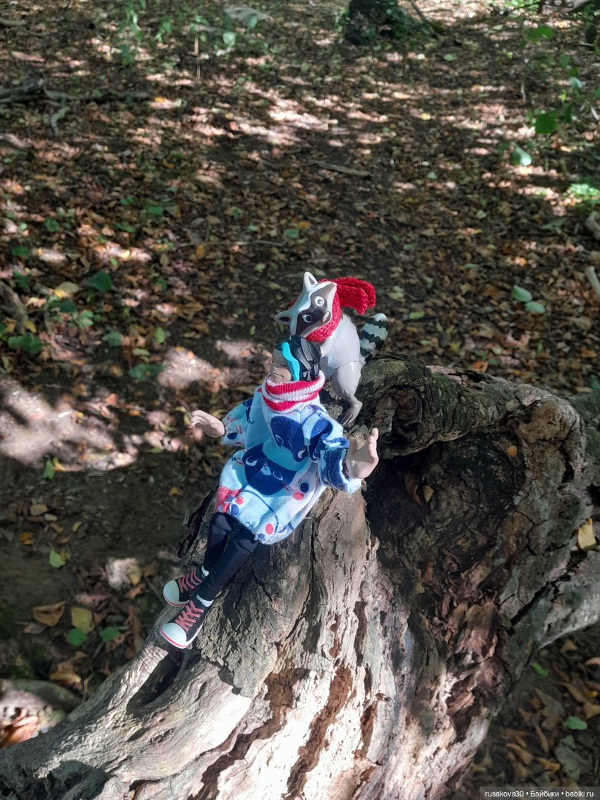 Руби и Енотик — Экшн